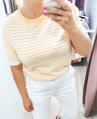 Biały sweterek MADAM w żółte paski