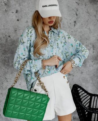 niebieska koszula w kwiaty