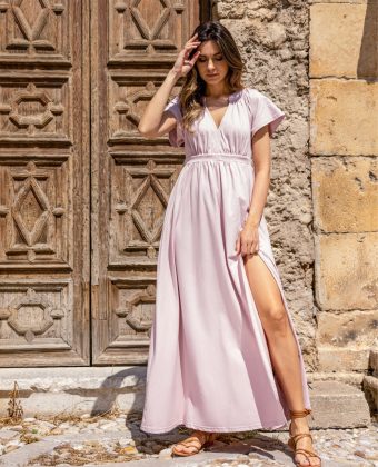 Dzianinowa sukienka w kolorze pudrowy róż